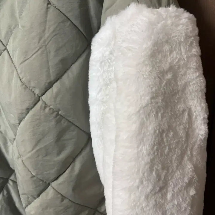 [BUNJANG] Quilted Padded Sweatshirt / 퀼팅 패딩 맨투맨 Free