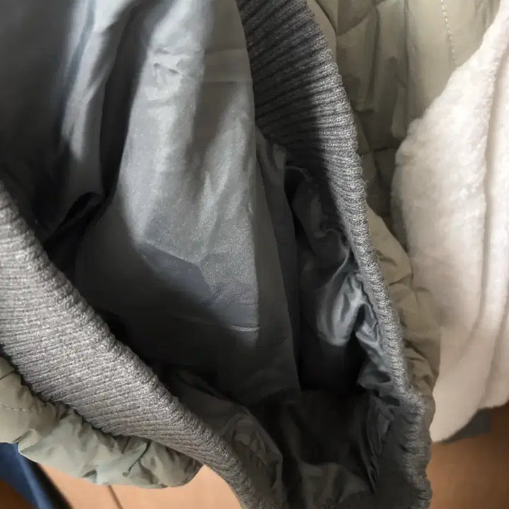 [BUNJANG] Quilted Padded Sweatshirt / 퀼팅 패딩 맨투맨 Free