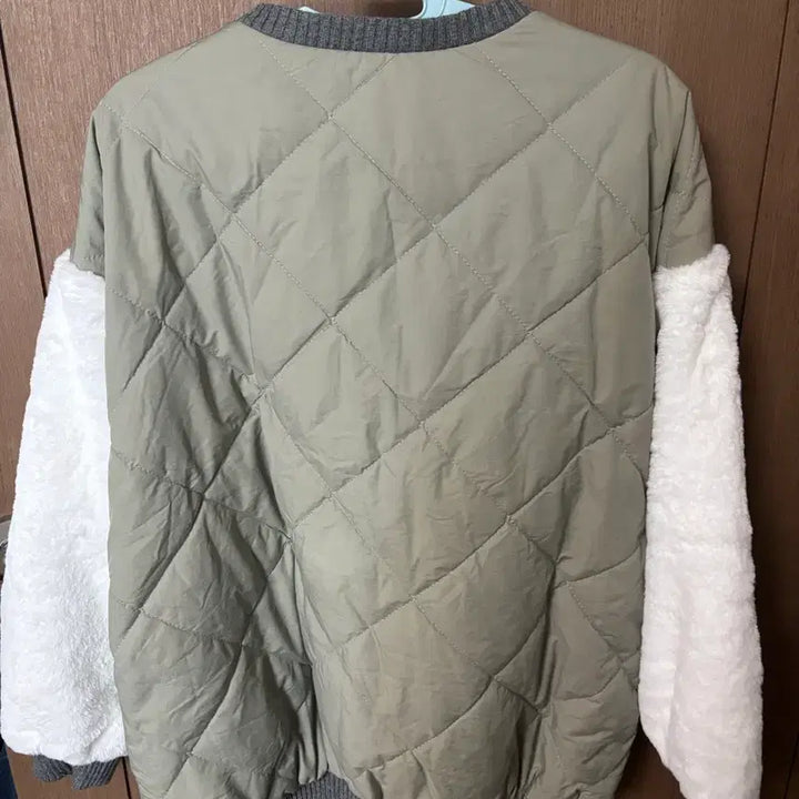 [BUNJANG] Quilted Padded Sweatshirt / 퀼팅 패딩 맨투맨 Free