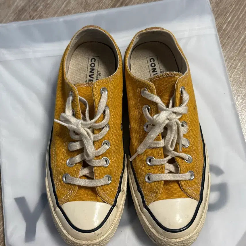 [SOLD OUT] 컨버스 척테일러 1970s 로우  캔버스화 단화 노랑 스니커즈 240