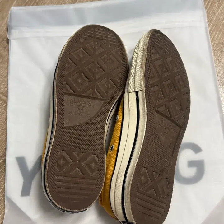 [SOLD OUT] 컨버스 척테일러 1970s 로우  캔버스화 단화 노랑 스니커즈 240