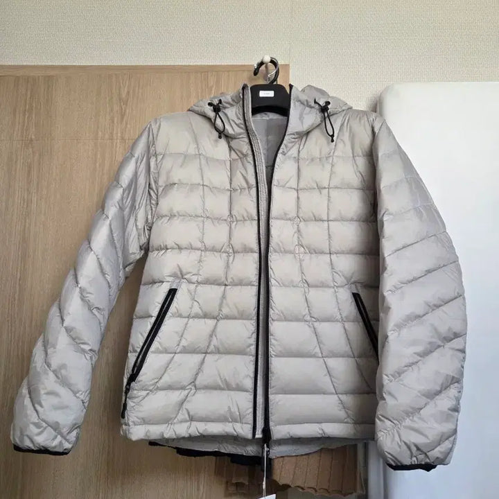 [BUNJANG] Begin 202 Curve Light Down Jacket [Light Gray] / 새상품 비긴202 커브라이트 다운 점퍼 [라이트 그레이]