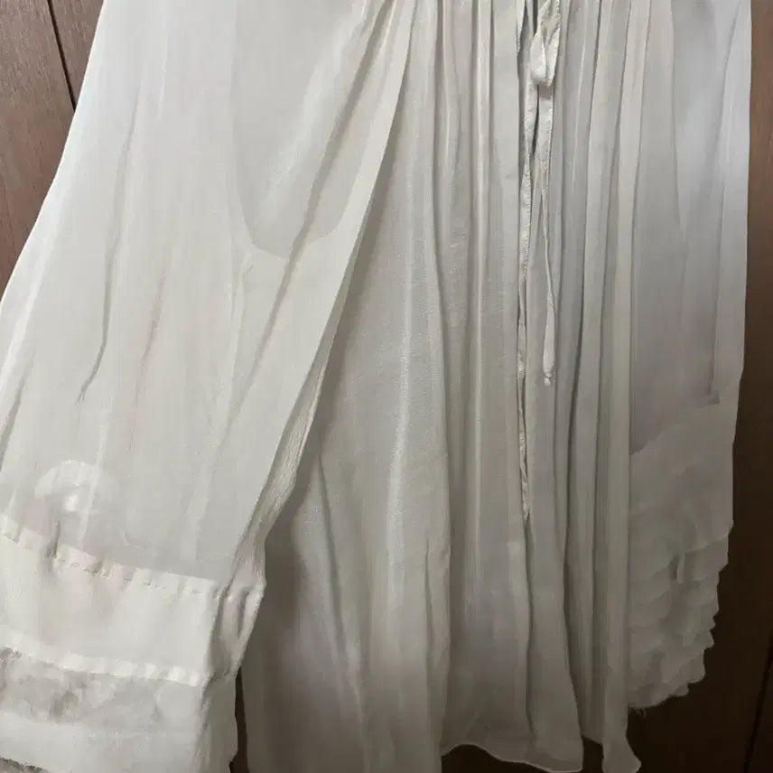 [BUNJANG] DONDUP Sheer Ribbon Blouse / DONDUP 돈덥 시스루 리본 카키그레이 소매 프릴 블라우스