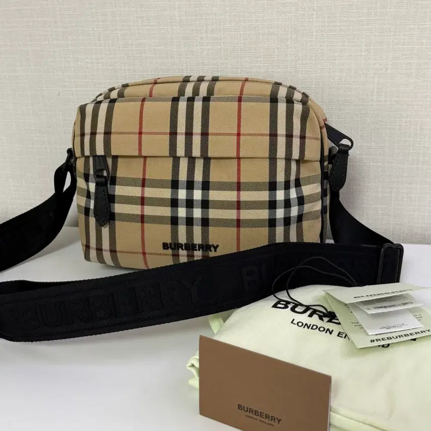 [BUNJANG] Burberry Crossbody Bag (Unisex) / 정품 버버리 가방 남녀공용 버버리백 크로스백(선물가능)