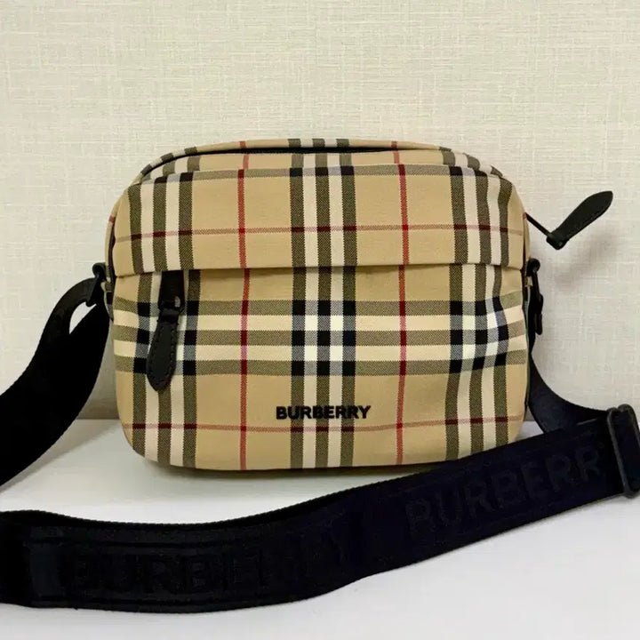 [BUNJANG] Burberry Crossbody Bag (Unisex) / 정품 버버리 가방 남녀공용 버버리백 크로스백(선물가능)