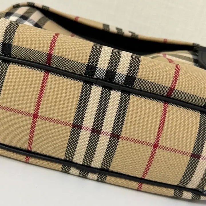 [BUNJANG] Burberry Crossbody Bag (Unisex) / 정품 버버리 가방 남녀공용 버버리백 크로스백(선물가능)