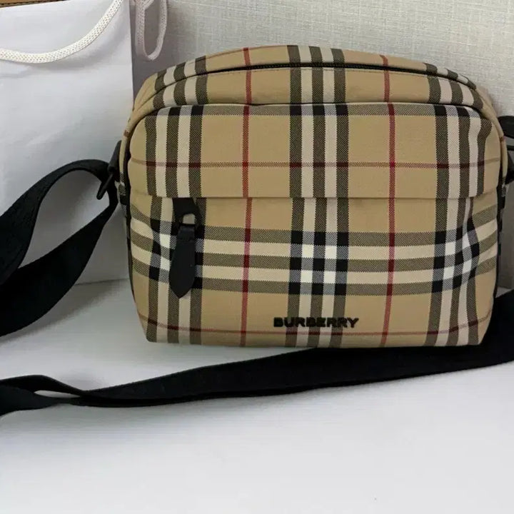 [BUNJANG] Burberry Crossbody Bag (Unisex) / 정품 버버리 가방 남녀공용 버버리백 크로스백(선물가능)