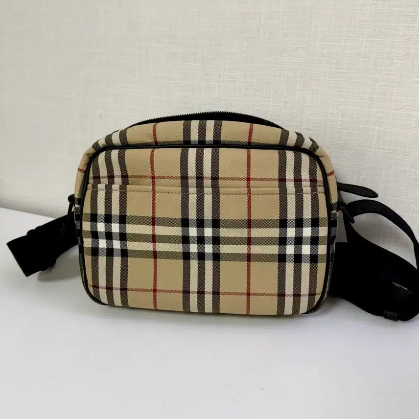 [BUNJANG] Burberry Crossbody Bag (Unisex) / 정품 버버리 가방 남녀공용 버버리백 크로스백(선물가능)