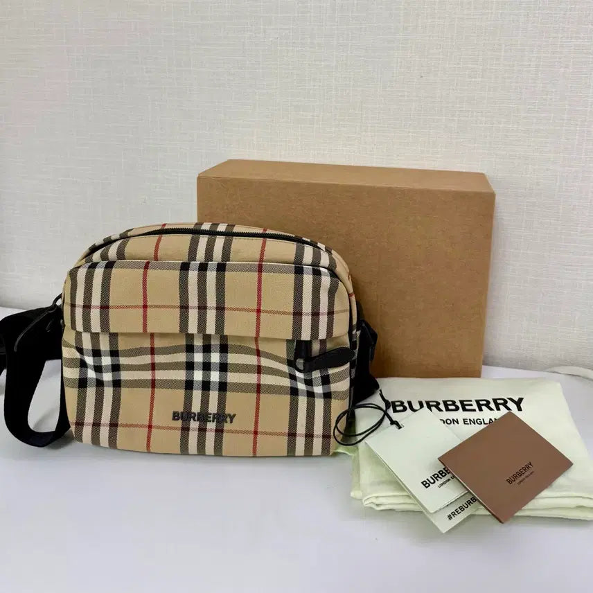 [BUNJANG] Burberry Crossbody Bag (Unisex) / 정품 버버리 가방 남녀공용 버버리백 크로스백(선물가능)