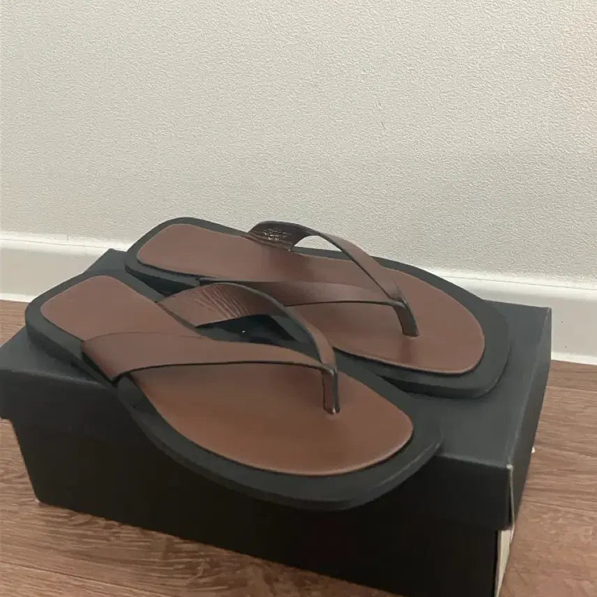 [BUNJANG] Massimo Dutti Leather Flip-Flops / 마시모두띠 쪼리