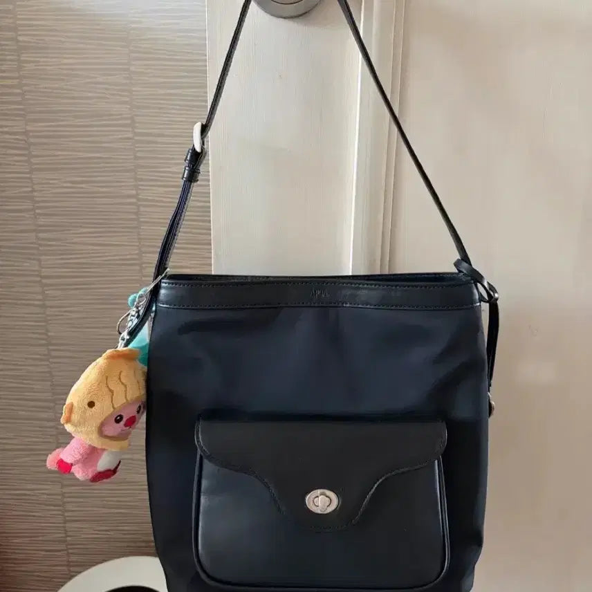 [BUNJANG] Apoa Suave Bucket Bag / Apoa 아포아 Suave Bucket Bag