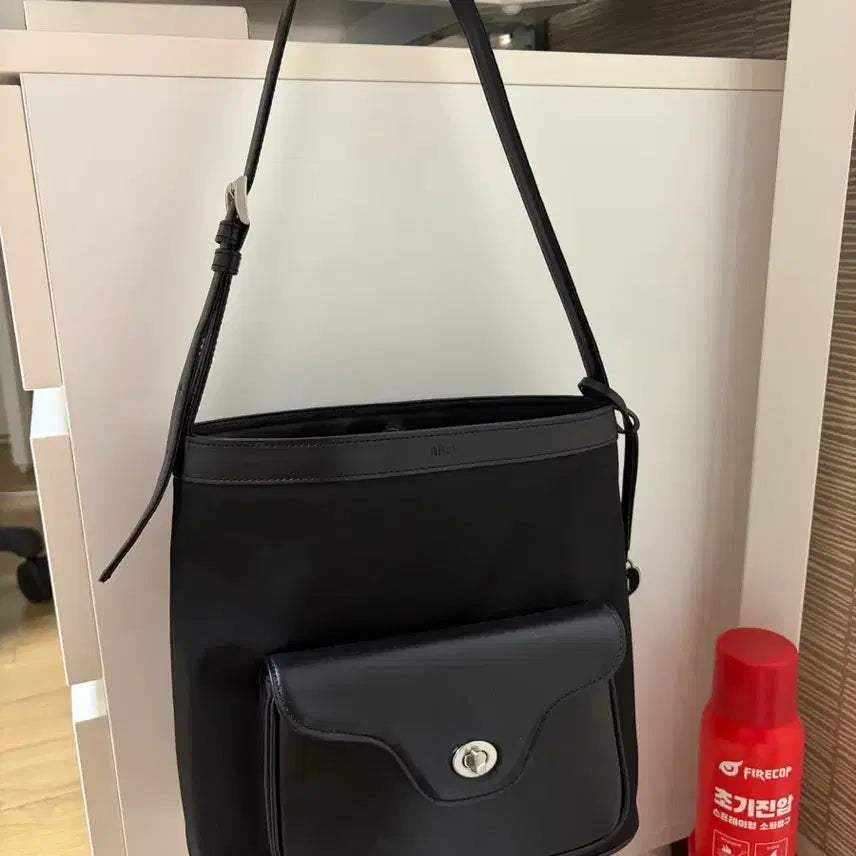 [BUNJANG] Apoa Suave Bucket Bag / Apoa 아포아 Suave Bucket Bag