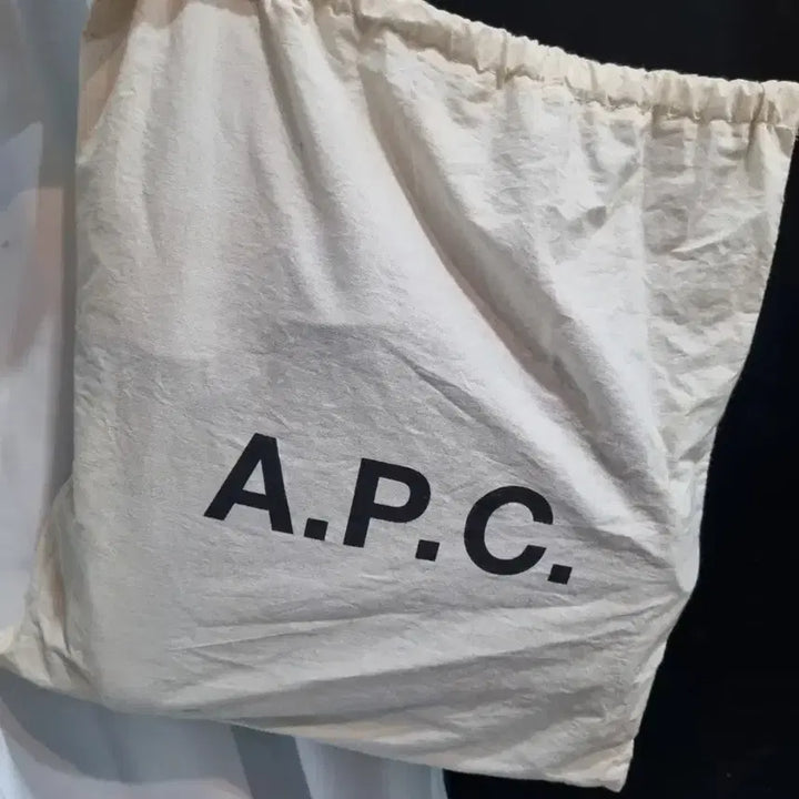 [BUNJANG] A.P.C. Half Moon Crossbody Bag / 아페쎄 하프문 크로스백