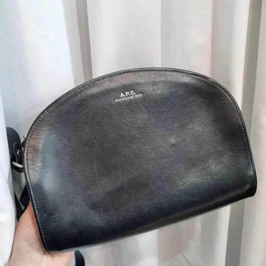 [BUNJANG] A.P.C. Half Moon Crossbody Bag / 아페쎄 하프문 크로스백