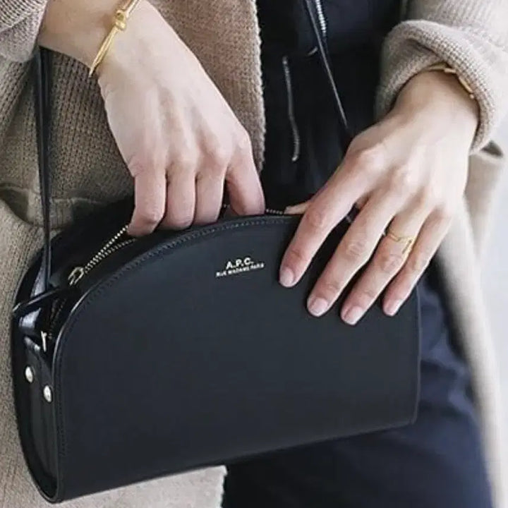 [BUNJANG] A.P.C. Half Moon Crossbody Bag / 아페쎄 하프문 크로스백