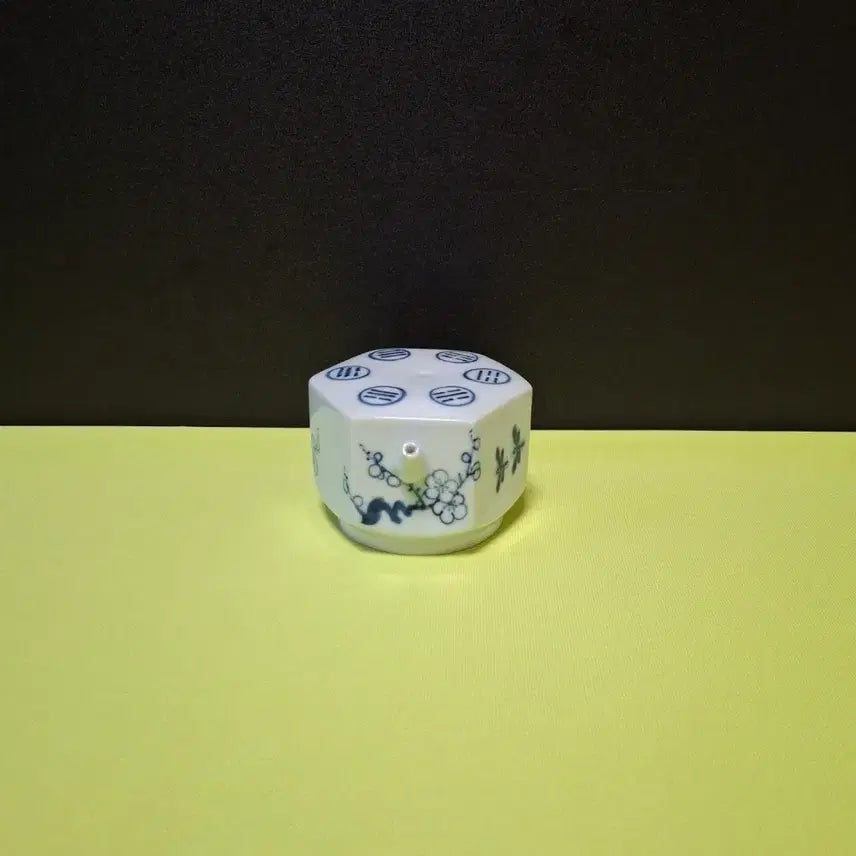 [BUNJANG] Ceramic Ink Water Dropper / 청화백자 팔괘매조문 연적 도자기