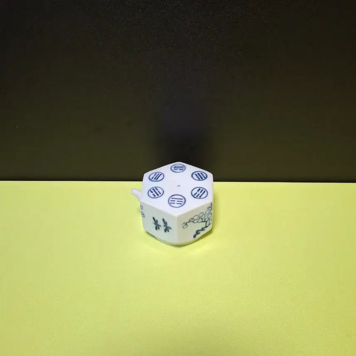 [BUNJANG] Ceramic Ink Water Dropper / 청화백자 팔괘매조문 연적 도자기