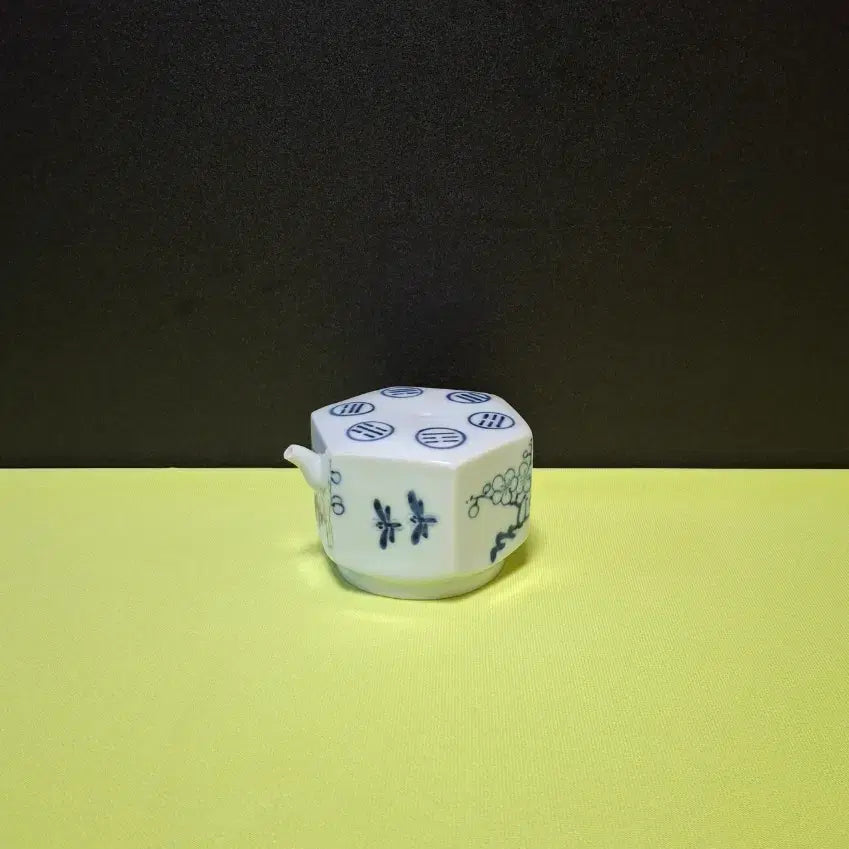 [BUNJANG] Ceramic Ink Water Dropper / 청화백자 팔괘매조문 연적 도자기