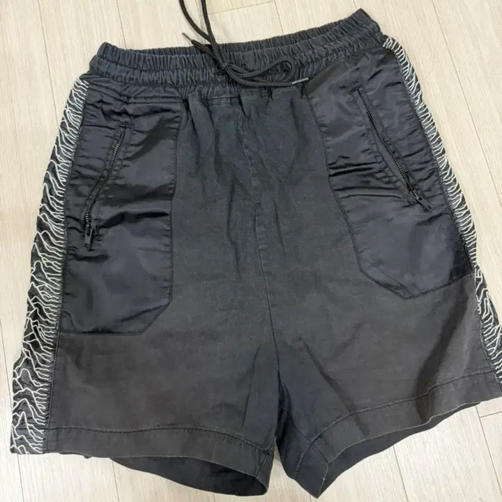 [BUNJANG] Mpq Joy Division Black Shorts / Mpq 조이디비전 반바지