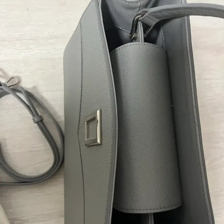 [BUNJANG] Couronne Sequoia Tote Bag / 쿠론 세콰트 토트백 숄더 스트랩 포함