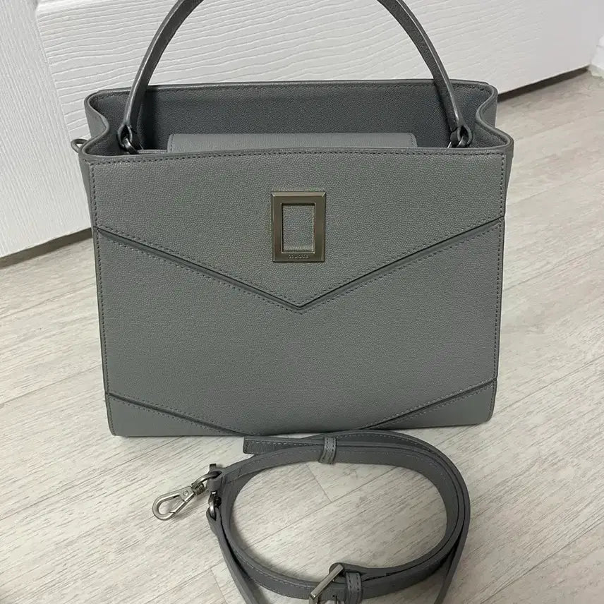 [BUNJANG] Couronne Sequoia Tote Bag / 쿠론 세콰트 토트백 숄더 스트랩 포함