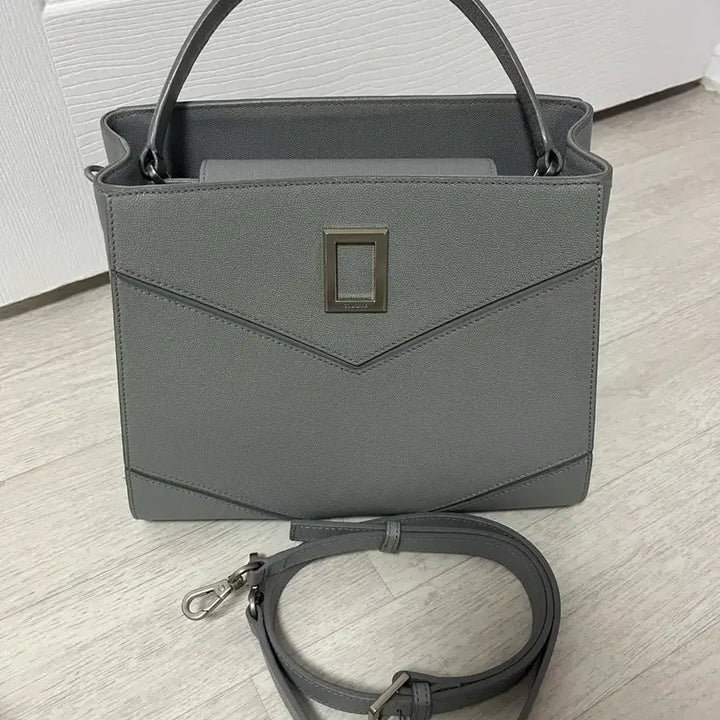 [BUNJANG] Couronne Sequoia Tote Bag / 쿠론 세콰트 토트백 숄더 스트랩 포함