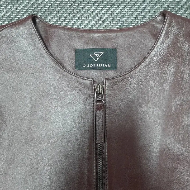 [BUNJANG] QUOTIDAN Italian Lambskin Leather Vest / QUOTIDAN 가죽 베스트 이탈리아 양가죽 조끼