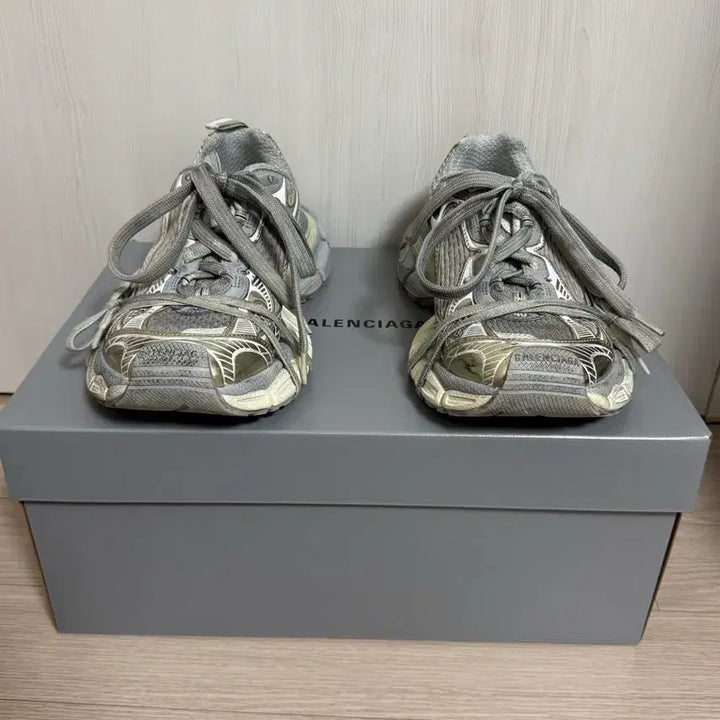 [BUNJANG] Balenciaga 3XL Eggshell / (40) 발렌시아가 3xl 에그쉘 극미중고 공홈판