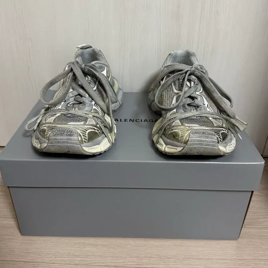 [BUNJANG] Balenciaga 3XL Eggshell / (40) 발렌시아가 3xl 에그쉘 극미중고 공홈판