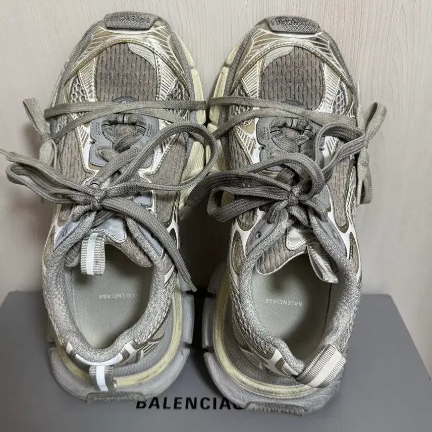 [BUNJANG] Balenciaga 3XL Eggshell / (40) 발렌시아가 3xl 에그쉘 극미중고 공홈판