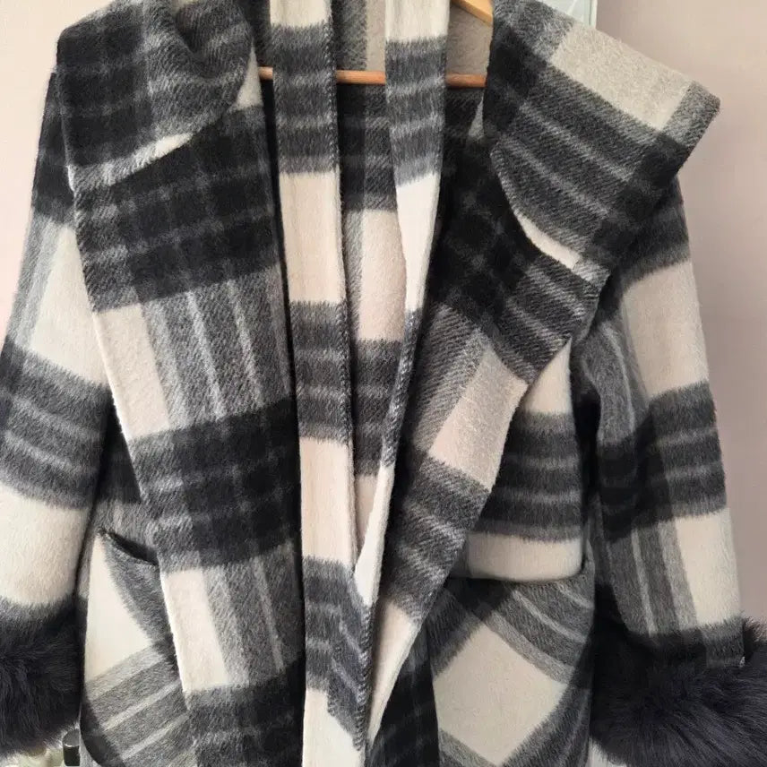 [BUNJANG] Hooded Coat with Fur Detail Sleeves / (새상품)체크 후드 코트 + 소매 퍼 디테일