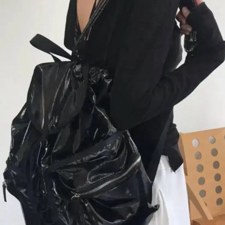 [BUNJANG] DoMaeTaek Black Glitter String Backpack / 위아 도매택 블랙 글리터 광택 스트링 백팩 빈티지 데일리 여행용 캐주얼