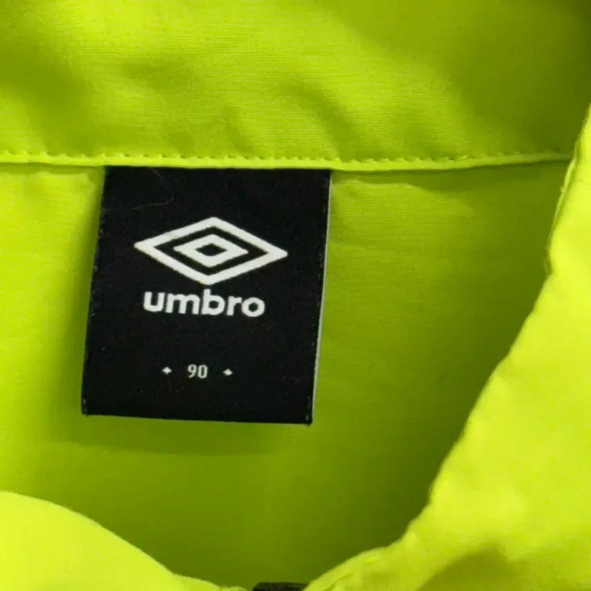 [BUNJANG] Umbro Windbreaker Jacket (Size 90) / 엄브로 형광 바람막이 자켓 (90)