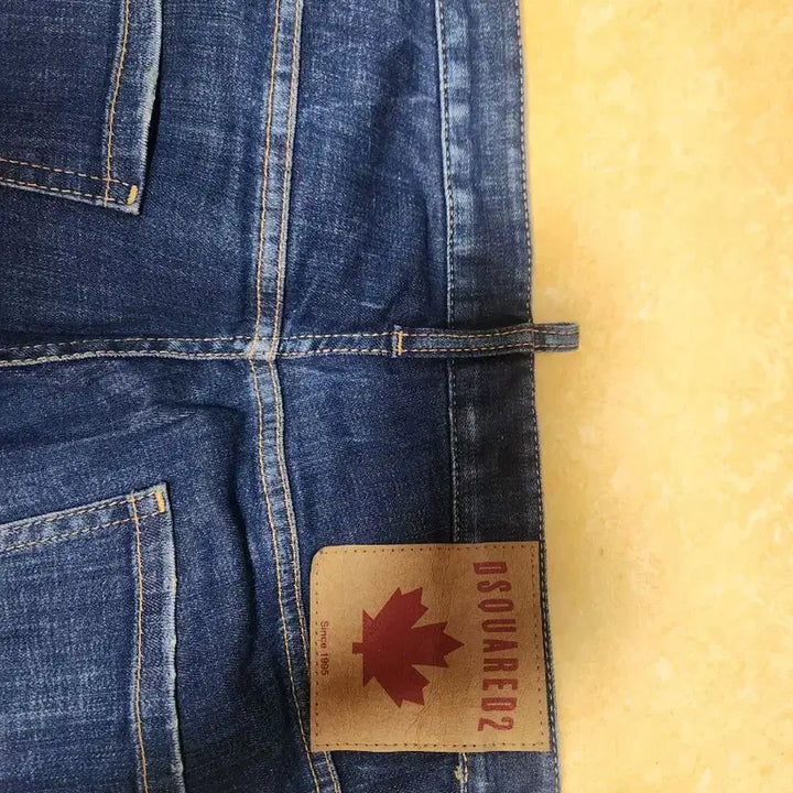 [BUNJANG] DSquared Maple Logo Skater Fit Jeans / 디스퀘어드 메이플 로고 스트레치 진청진_스케이터핏/74LB0759정상