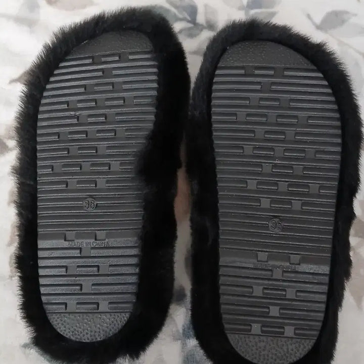[BUNJANG] ZB1 Zixin Fur Slippers / Zixin 퍼 슬리퍼 블랙/베이지