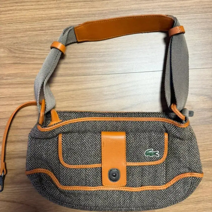 [BUNJANG] Lacoste Tweed Herringbone Shoulder Bag / 라코스테 울 트위드 가방해링번 숄더백