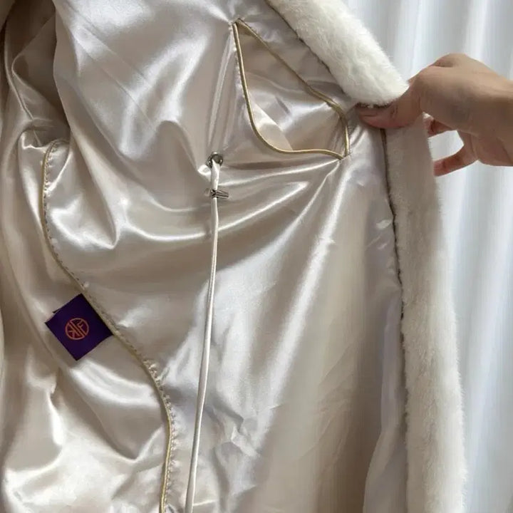 [BUNJANG] Copenhagen Female Mink Coat (Pearl Ivory) Long Robe / (새상품) 코펜하겐 최상급 휘메일 로브 롱 밍크코트 (아이보리)