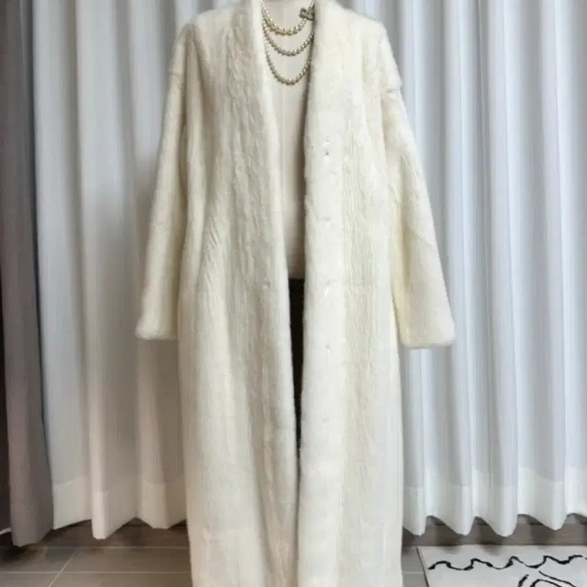 [BUNJANG] Copenhagen Female Mink Coat (Pearl Ivory) Long Robe / (새상품) 코펜하겐 최상급 휘메일 로브 롱 밍크코트 (아이보리)