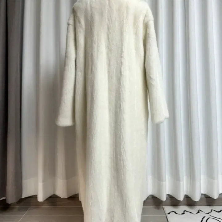 [BUNJANG] Copenhagen Female Mink Coat (Pearl Ivory) Long Robe / (새상품) 코펜하겐 최상급 휘메일 로브 롱 밍크코트 (아이보리)