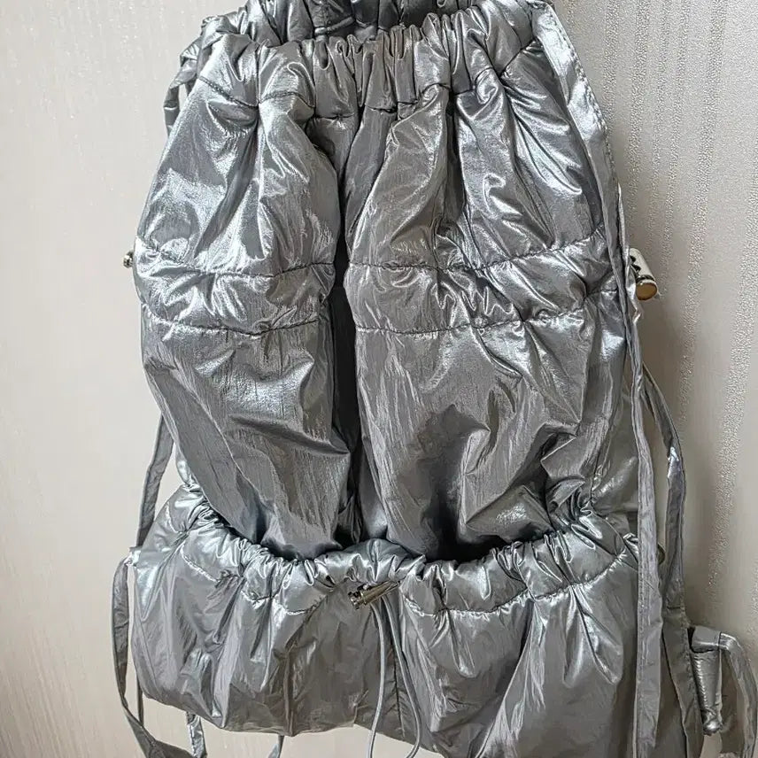 [BUNJANG] 8 Seconds Silver Glossy String Backpack / 에잇세컨즈 글로시한 실버 스트링 백팩