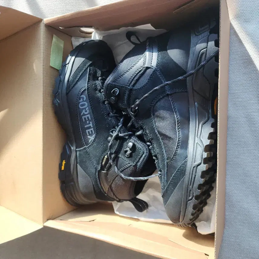 [SOLD OUT] 코오롱 스포츠 MOVE MID 등산화 260 새상품