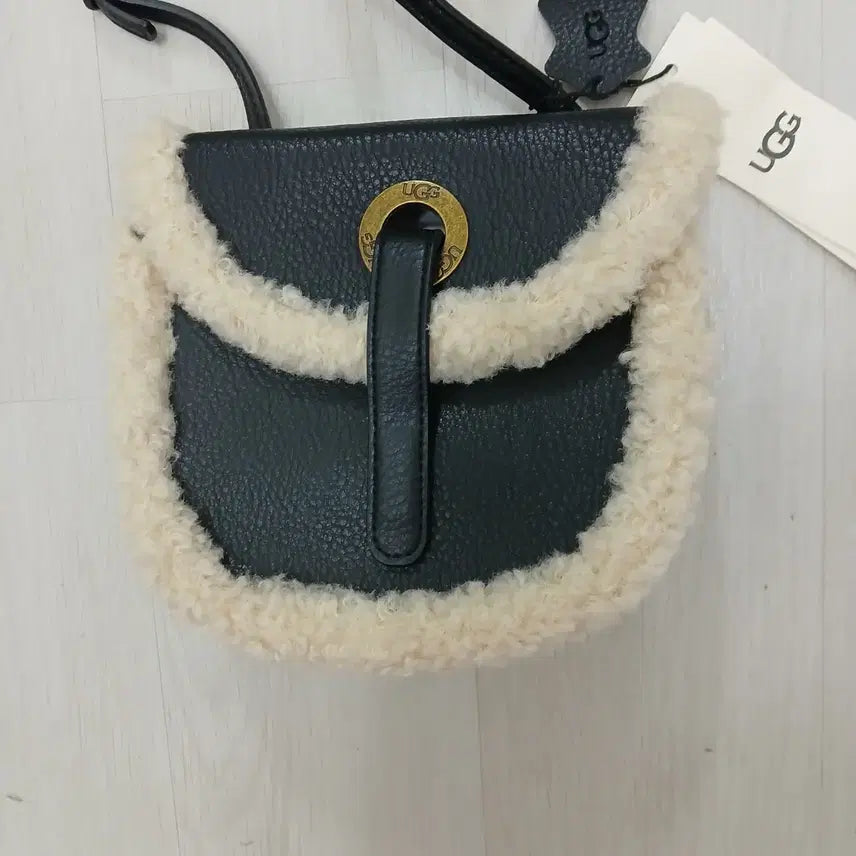 [BUNJANG] UGG Mini Crossbody Bag / (새상품) UGG 미니크로스백 정품