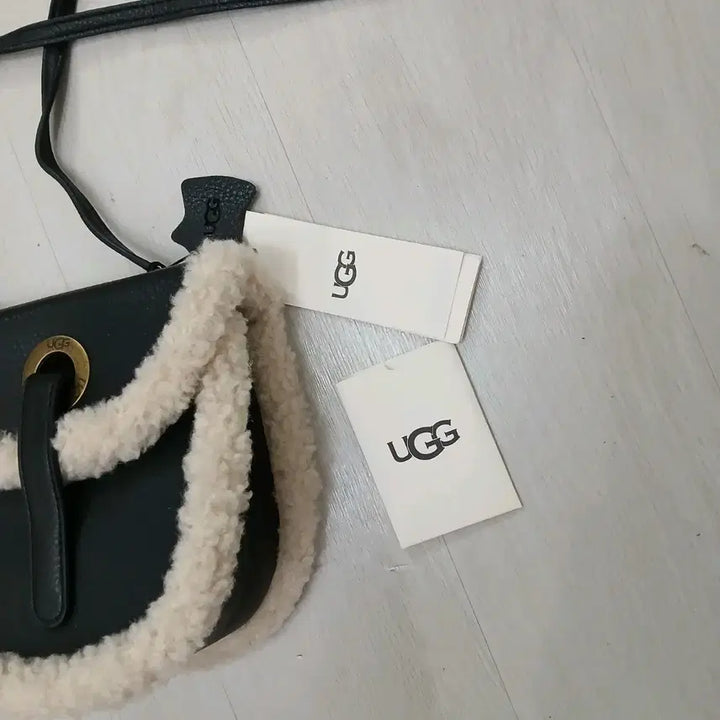 [BUNJANG] UGG Mini Crossbody Bag / (새상품) UGG 미니크로스백 정품