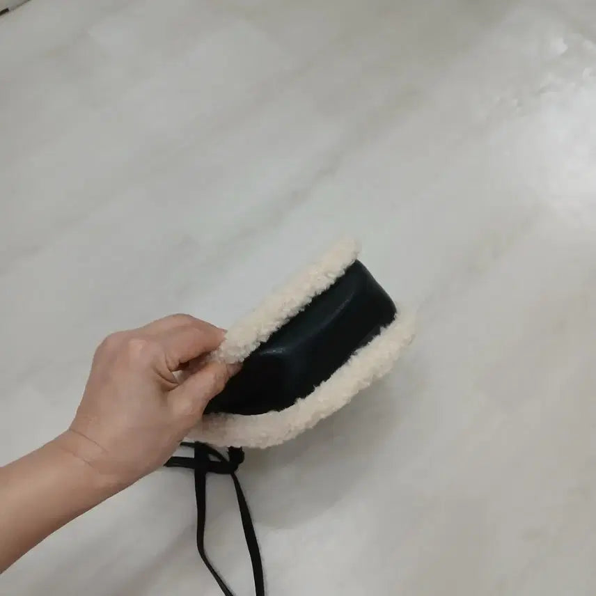 [BUNJANG] UGG Mini Crossbody Bag / (새상품) UGG 미니크로스백 정품