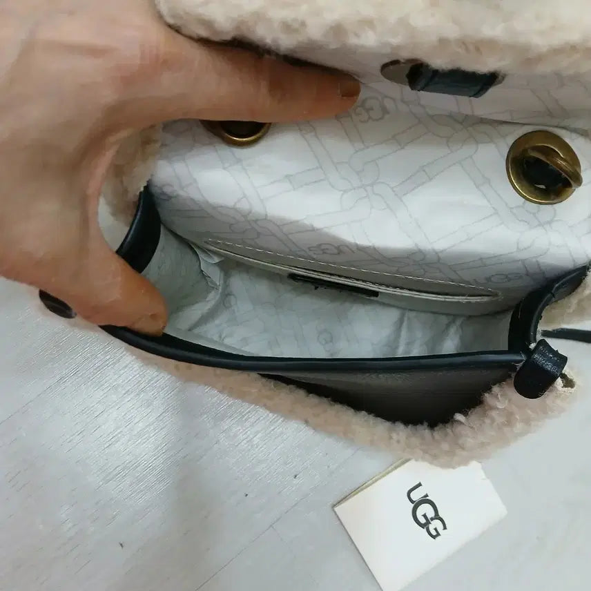 [BUNJANG] UGG Mini Crossbody Bag / (새상품) UGG 미니크로스백 정품