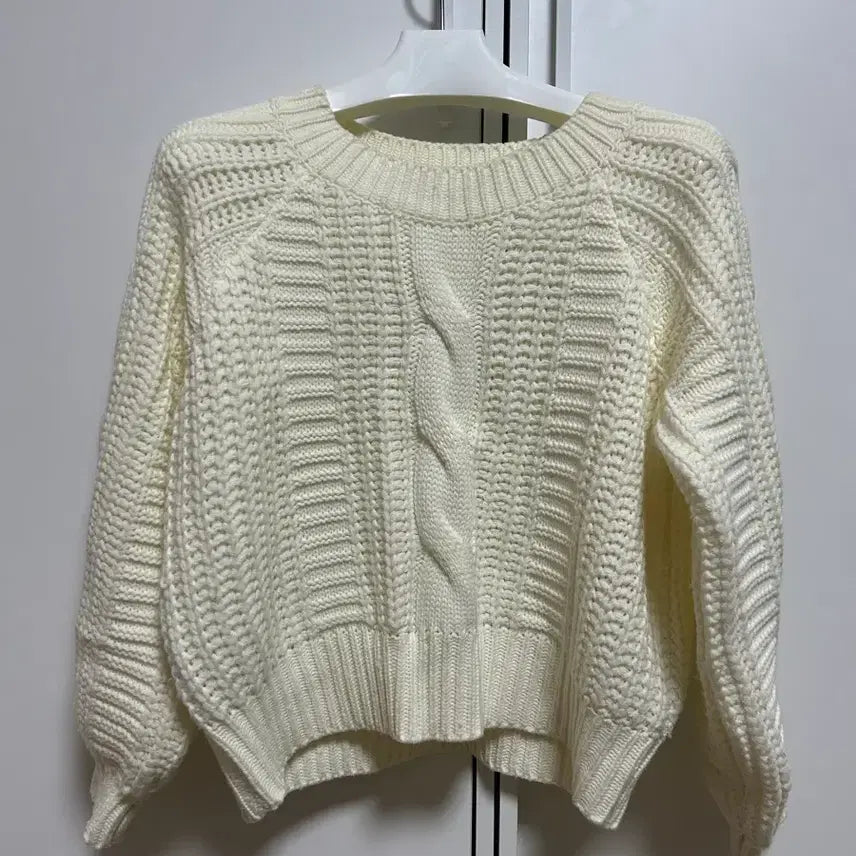 [BUNJANG] Habibi Ivory Cable Knit Sweater / 하비비 아이보리 케이블 니트