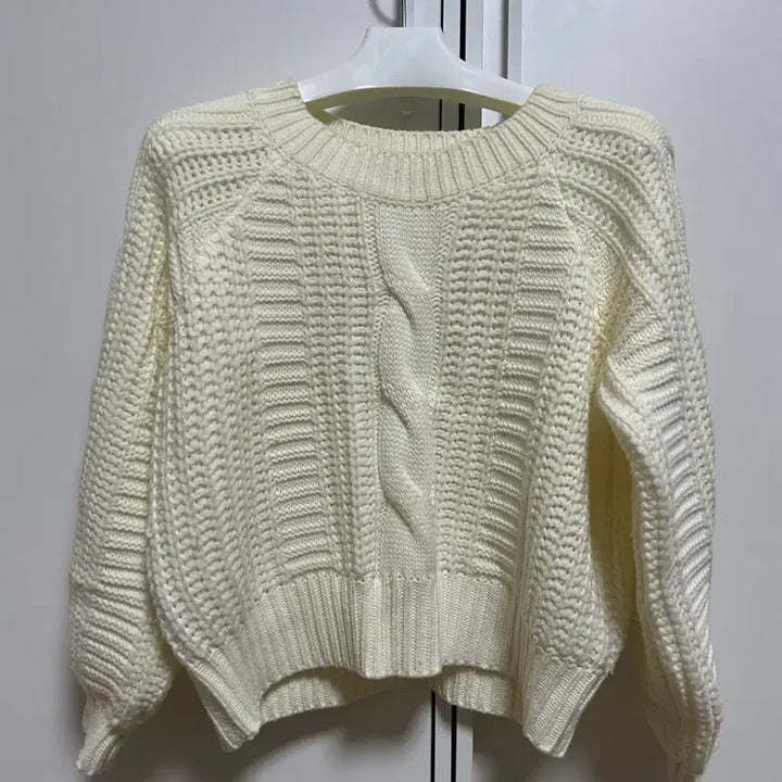 [BUNJANG] Habibi Ivory Cable Knit Sweater / 하비비 아이보리 케이블 니트