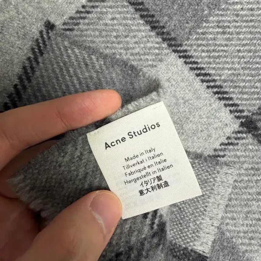 [BUNJANG] Acne Studios Checkered Muffler Gray / 아크네 스튜디오 체크 머플러 그레이