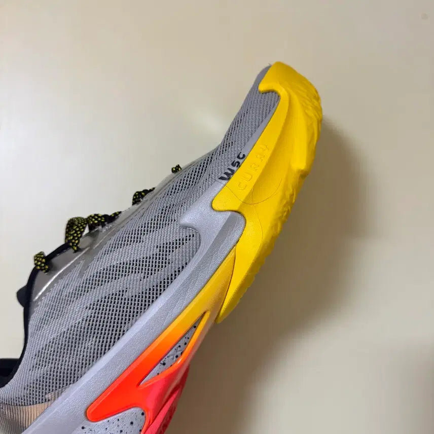 [BUNJANG] Under Armour Curry 7 Iron Sharpens Iron Basketball Shoes / 310 언더아머 커리 시리즈 7 IRON SHARPENS IRON