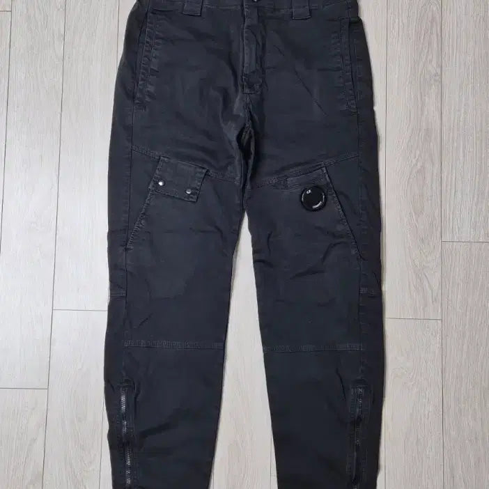 [BUNJANG] CP Company Black Cargo Pants (Size 44) / CP컴퍼니 블랙 카고 팬츠. 44(28-30)